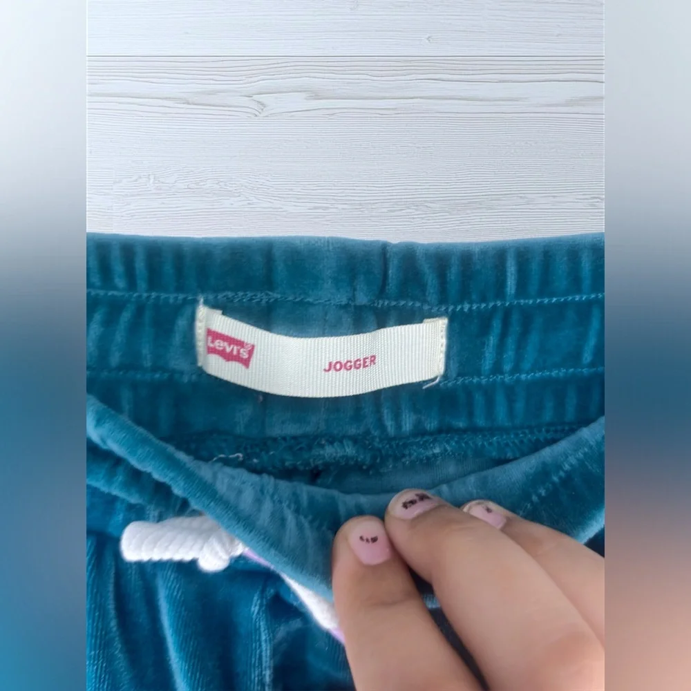 LEVI’S Girls Velour Jogger Sweatpants with Tracksuit Stripes - Picture 6 of 10